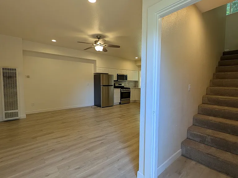 112 Bethany Dr — Photo 3