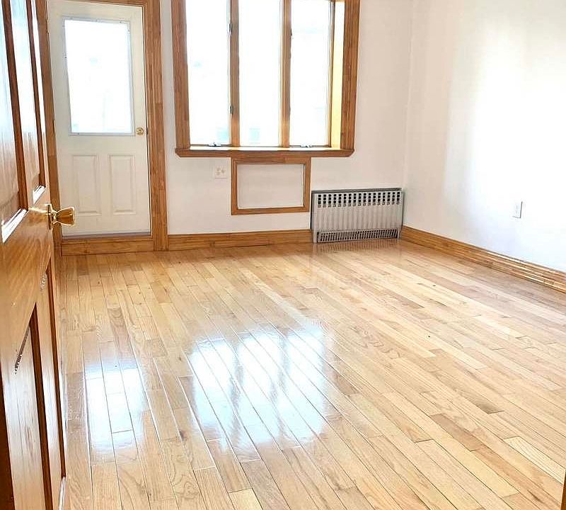 2nd image of 115 Diamond St #G