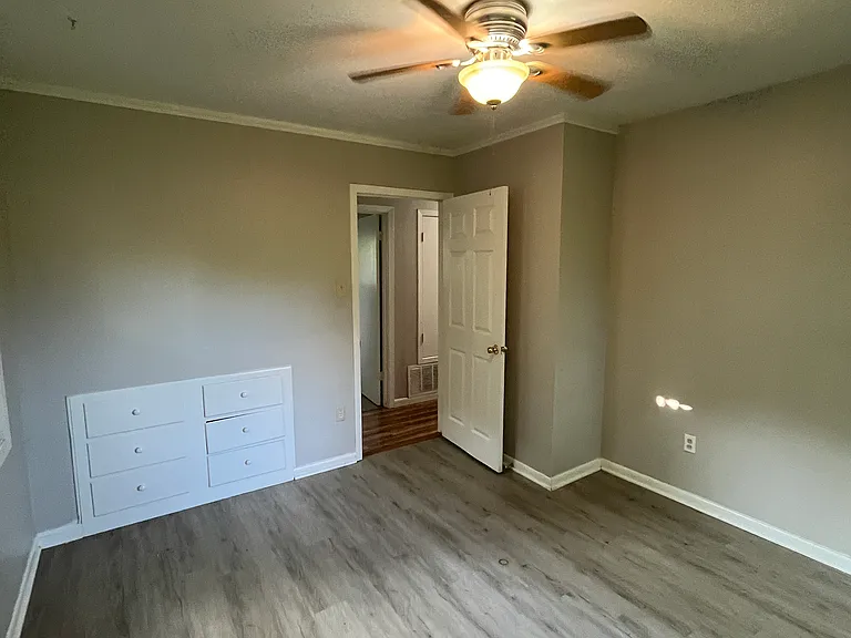 1916 Alison Ave — Photo 9