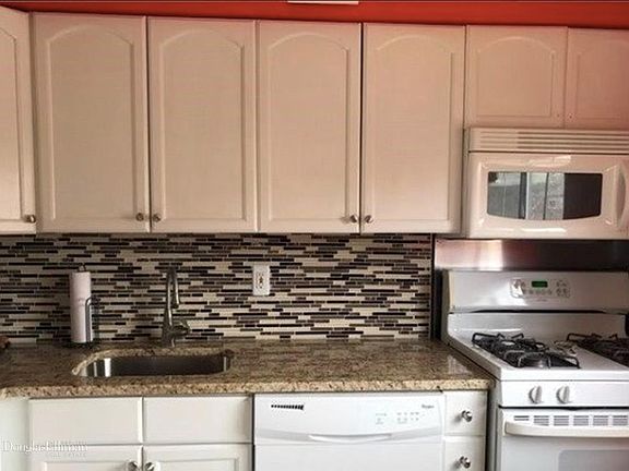 4th image of 206 Pointe Cir N