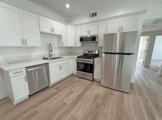 10934 Peach Grove St #204, North Hollywood, CA 91601