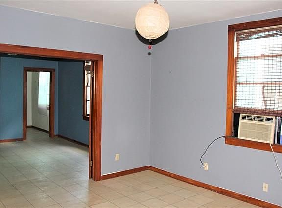 2nd image of 932 Spain St