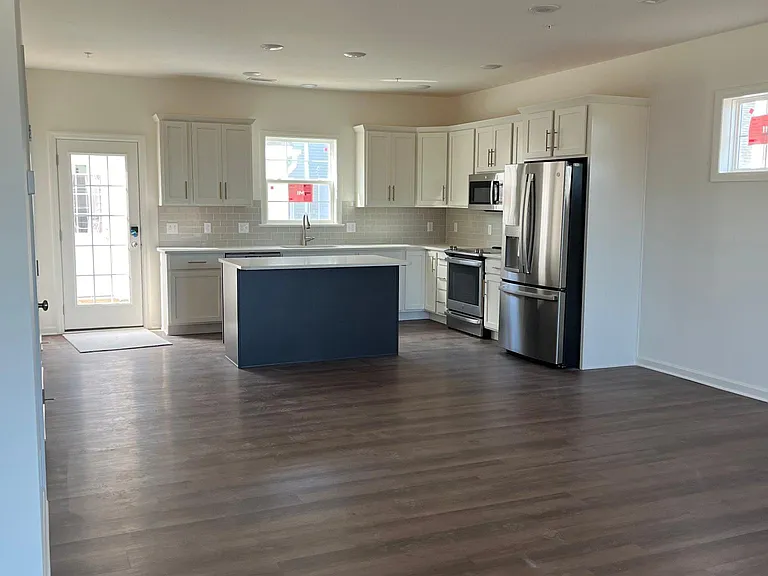 2482 Artesian Way — Photo 2