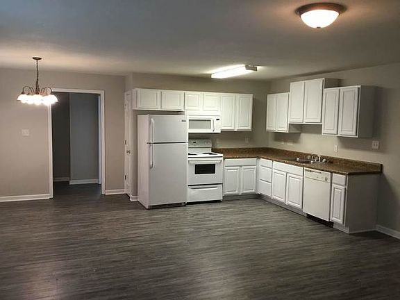 5th image of 703 1/2 Jefferson Dr