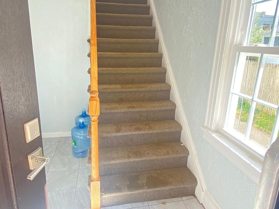 stairs attcahed to appartment