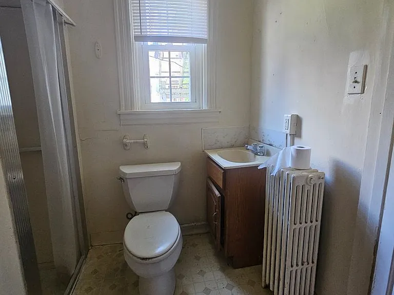 205 W King St — Photo 7