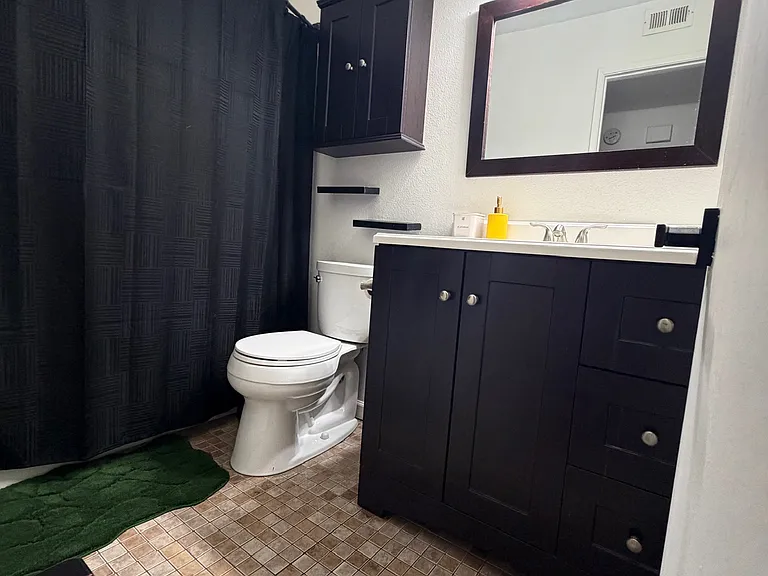 1242 E 4th St #3 — Photo 30