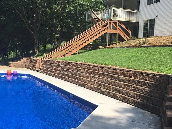 104 E Woodlou Ln, Rogers, AR 72756