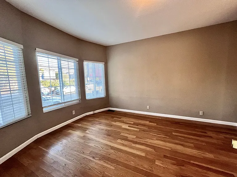 3209 Hannah St — Photo 3