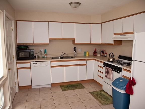 5th image of 205 Eisenhower Dr APT 4