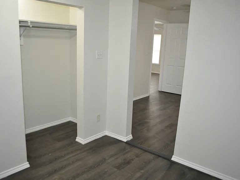 108 Hilltop Dr — Photo 3