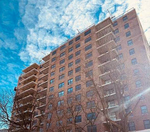 1st image of 576 Park Pl #4