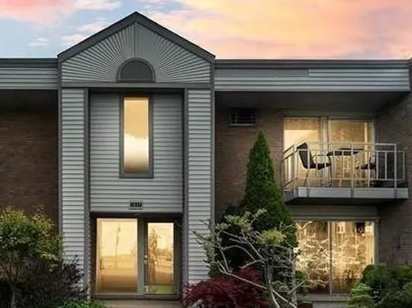 1677 Cass Lake Rd Unit B, Keego Harbor, MI 48320