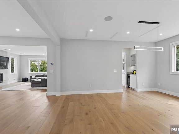 5th image of 34 Merrifield Way