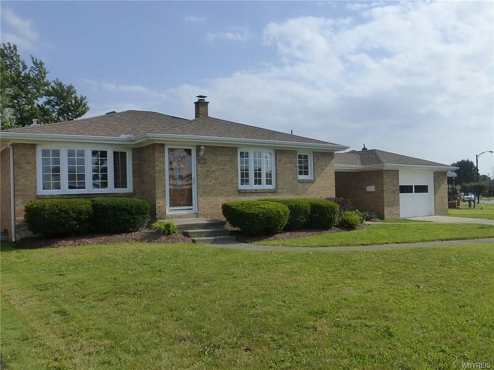 1st image of 31 Ceil Dr