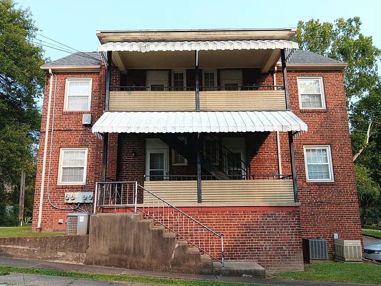 805 Somerset Dr — Photo 3