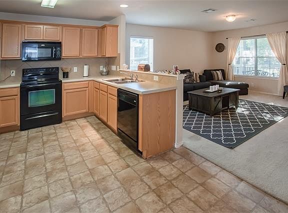 4th image of 601 Rolling Oak Dr
