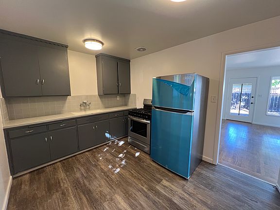 3rd image of 1361 Roosevelt Ave