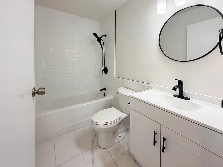 704 Canboro Rd — Photo 6