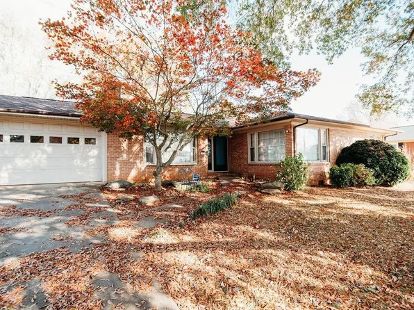 28 Hedgemore Ln, Bassett, VA 24055