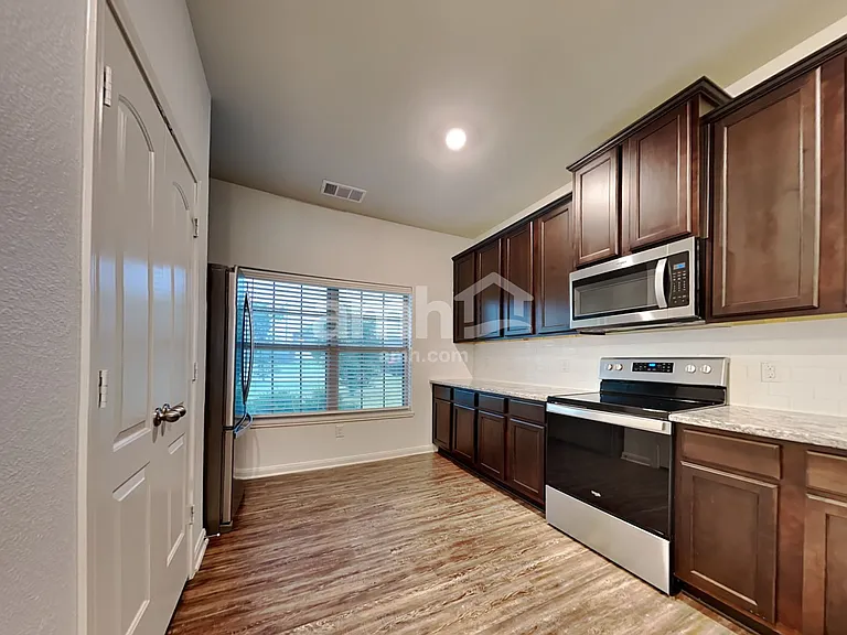 5501 Persimmon Dr — Photo 3