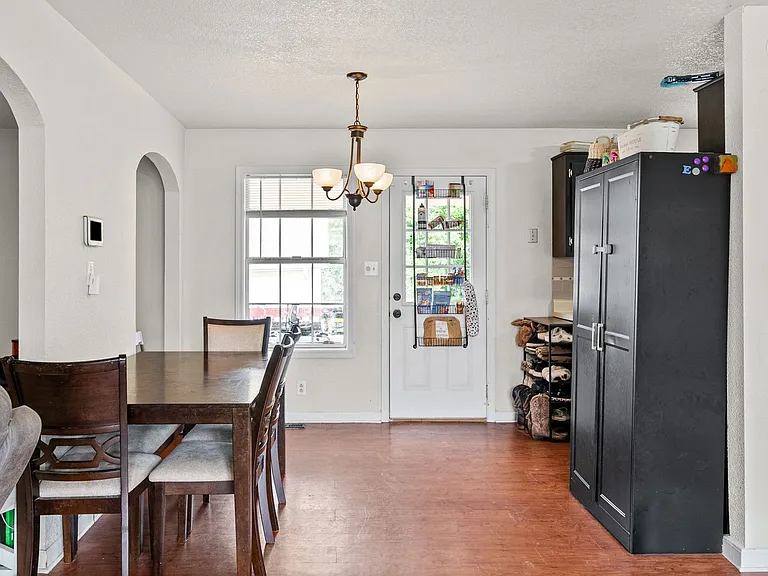 919 Van Buren Ave — Photo 6
