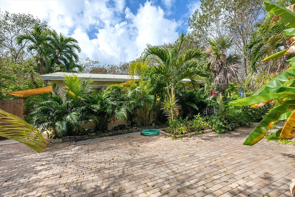 Building Photo - 29284 Coconut Palm Dr