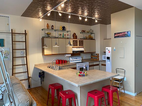 4th image of 297 W Clay Ave APT 210
