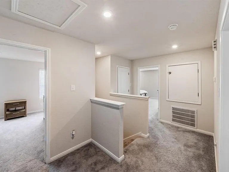 2224 Cedar Valley Dr — Photo 16