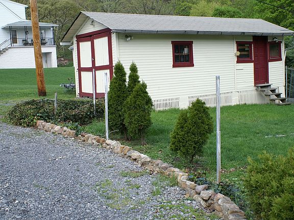 Original shed in matching design