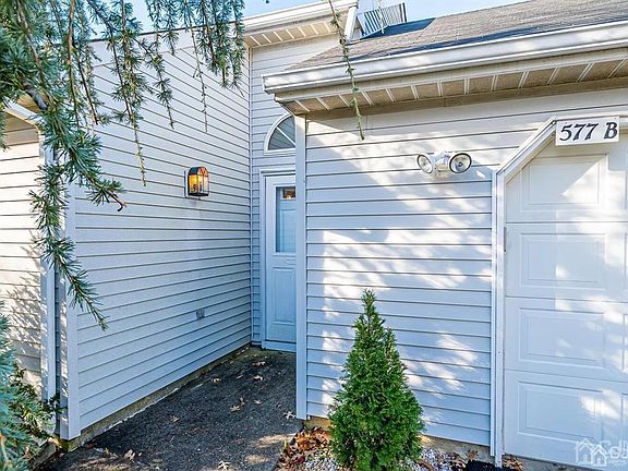 4th image of 577 Nutley Dr #B