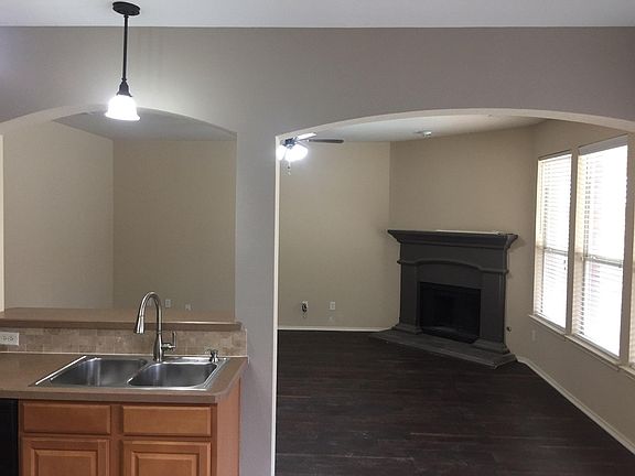 5th image of 2715 Castlecove Dr