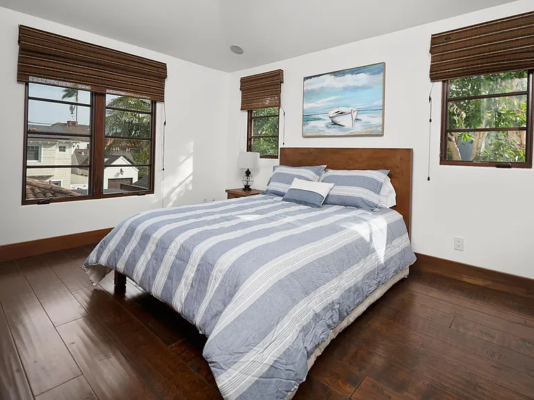 Guest bedroom upstairs with queen bed (hall bath)