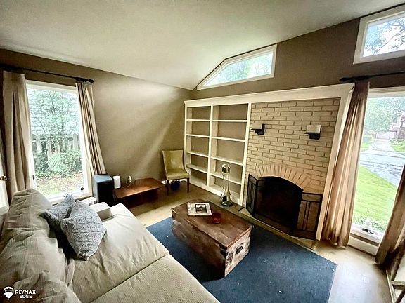 4th image of 1218 Maxine St