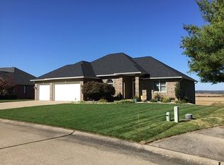 11 Seminole Dr, Columbia, IL 62236