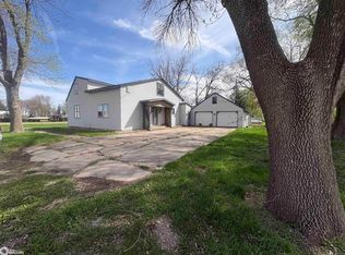 508 4th St NW, Buffalo Center, IA 50424