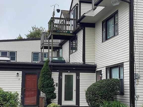 2nd image of 26 Bettys Pond Road UNIT 9