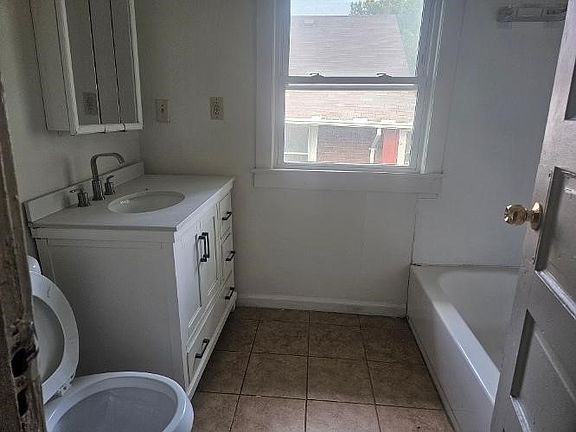 5th image of 1241 4th St