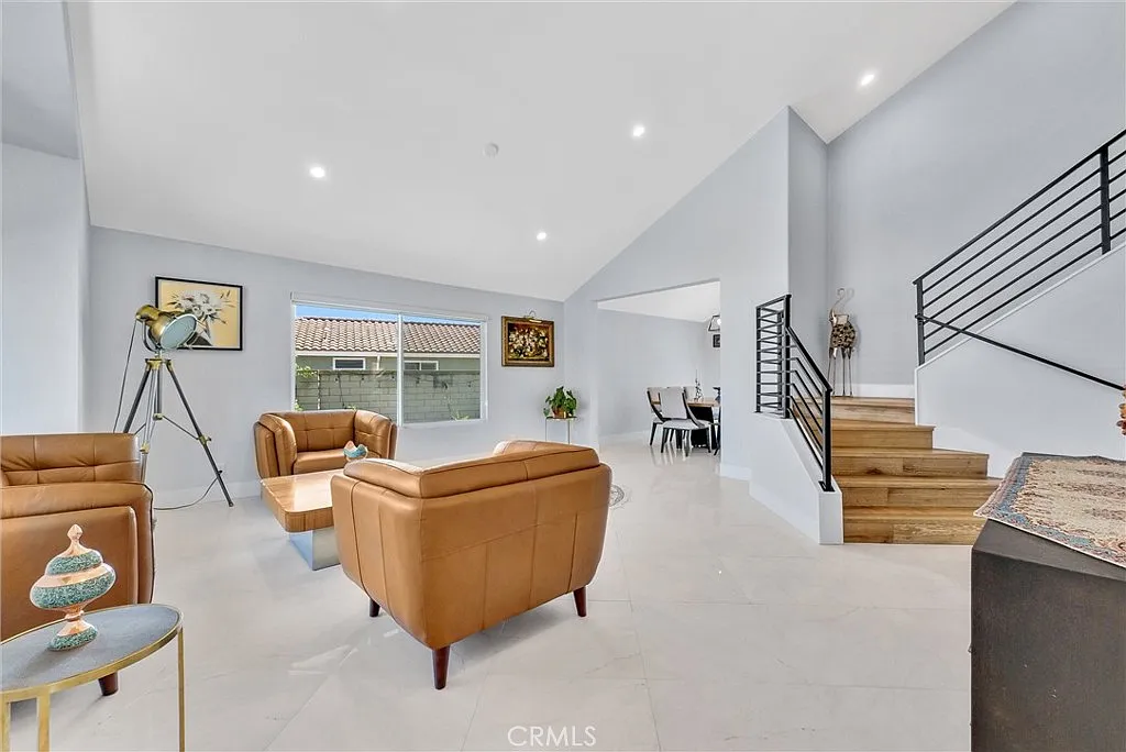 3 bed, 2287 sqft, $5,750 — Photo 2