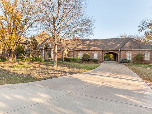 5th image of 4028 Oakdale Farm Cir