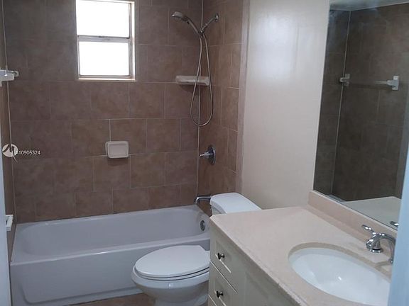 3rd image of 9371 Fontainebleau Blvd APT I122