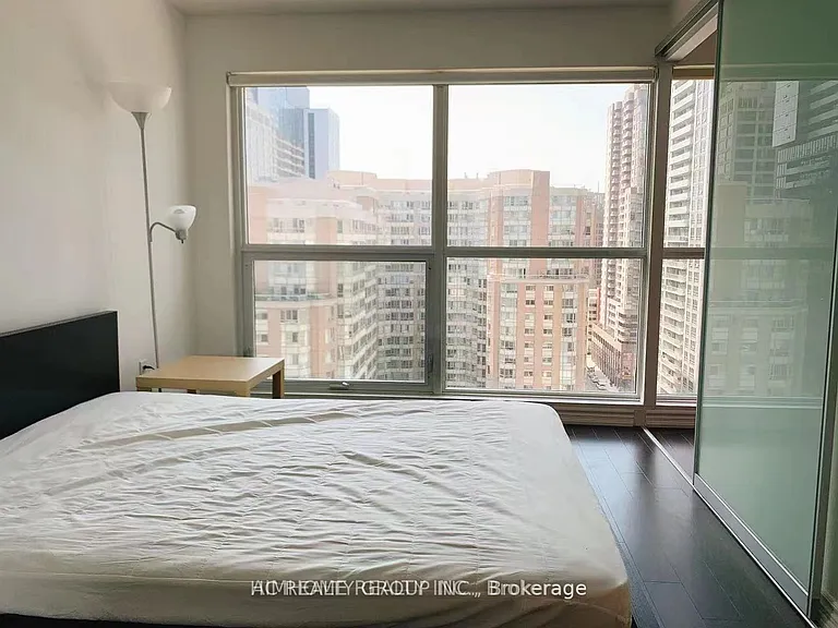386 Yonge St #1221 — Photo 5