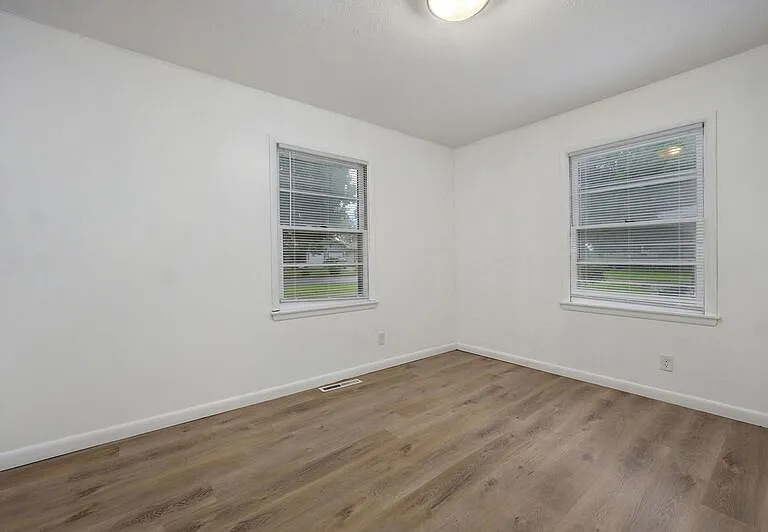906 N Belview Ave — Photo 14