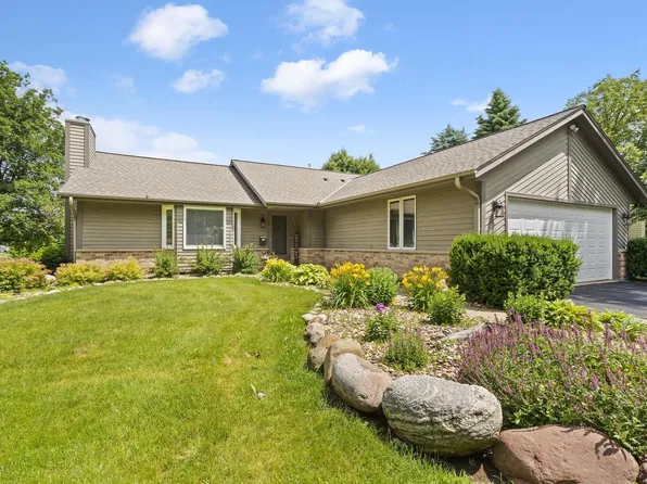 S52W23066 Hunters HOLLOW, Waukesha, WI 53189