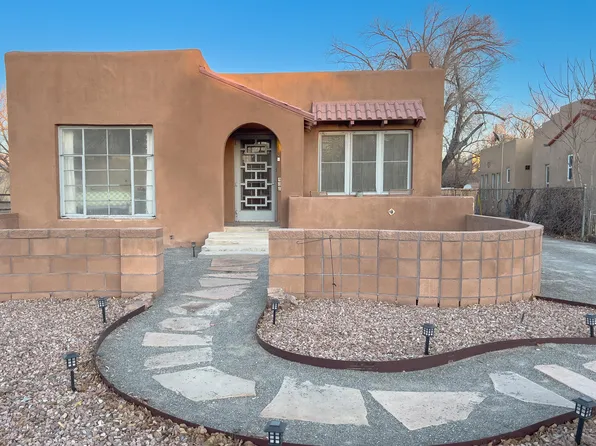 906 11th St NW, Rio Rancho, NM 87102