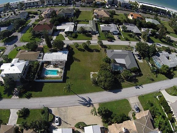 3rd image of 2505 Hibiscus Dr W