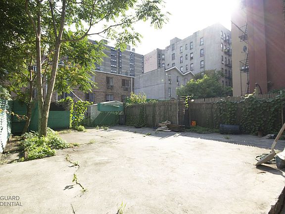 4th image of 388 E 154th St