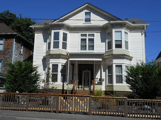 Building front. Available unit on 1st floor