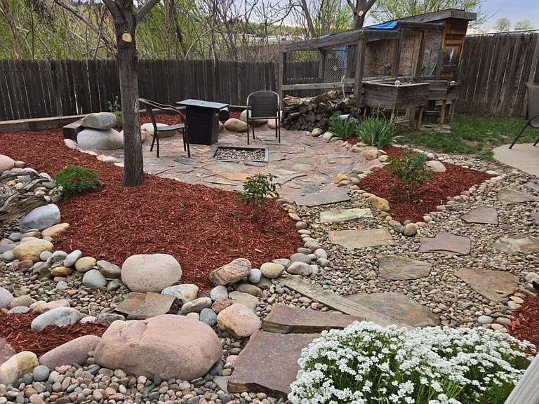 Columbine Ave — Photo 3