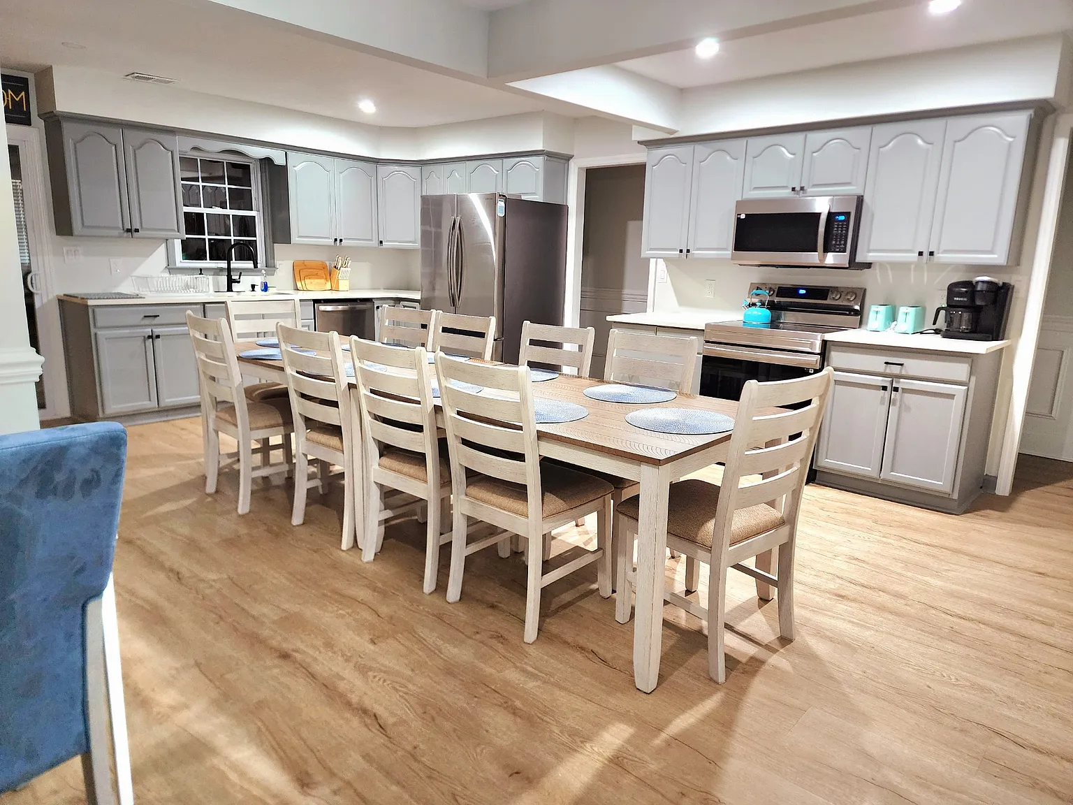 5 bed, 2.5 bath, 2644 sqft, $5,975 — Photo 3